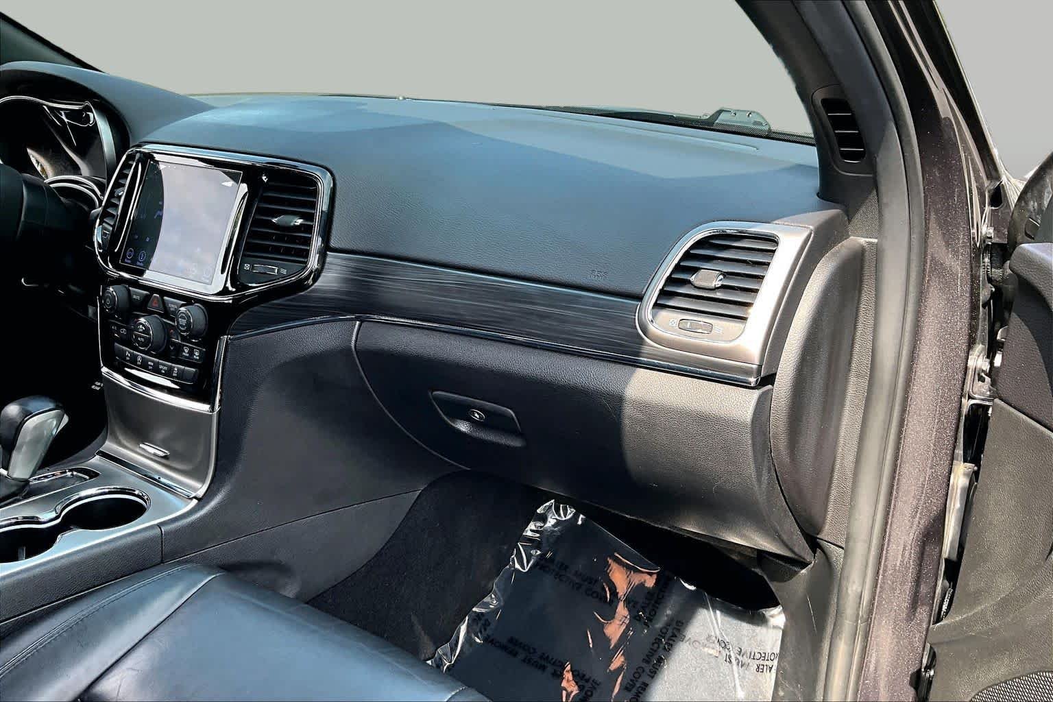 Used 2019 Granite Crystal Metallic Clearcoat Jeep Limited image 19