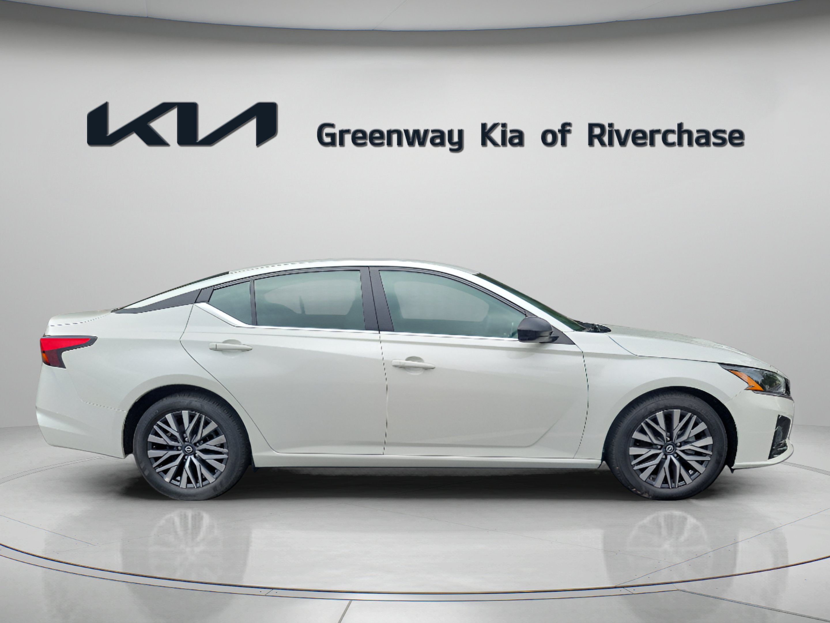 Used 2026 Pearl White Tricoat Nissan 2.5 SV image 7