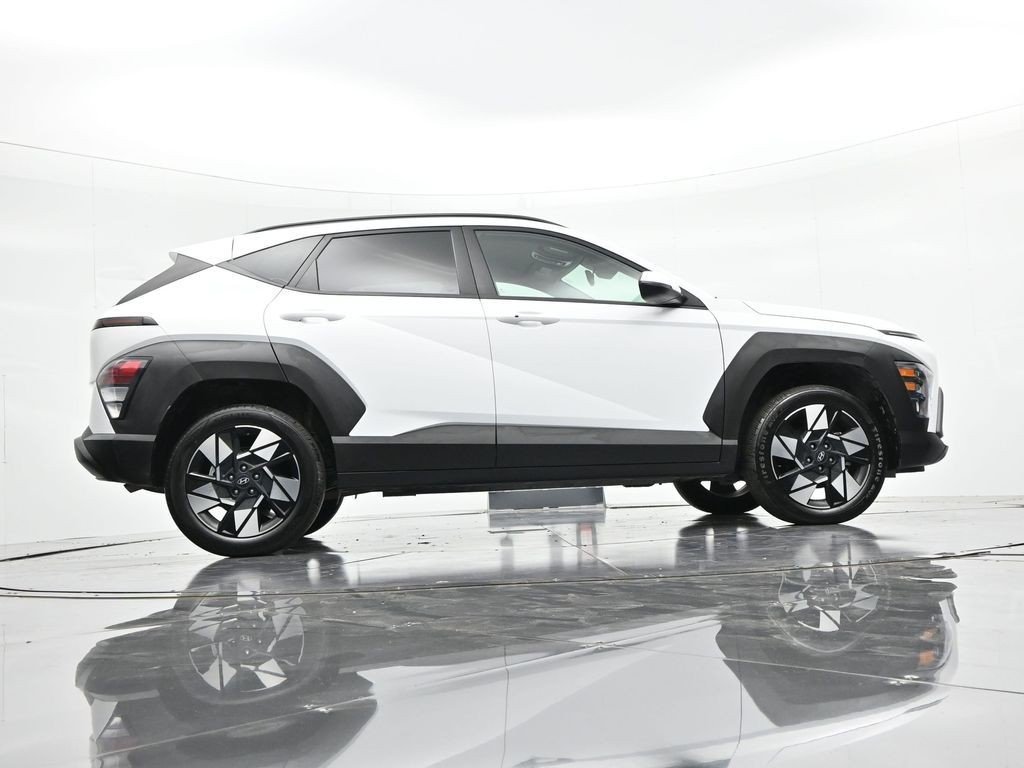 Used 2025 White Hyundai SEL AWD image 23