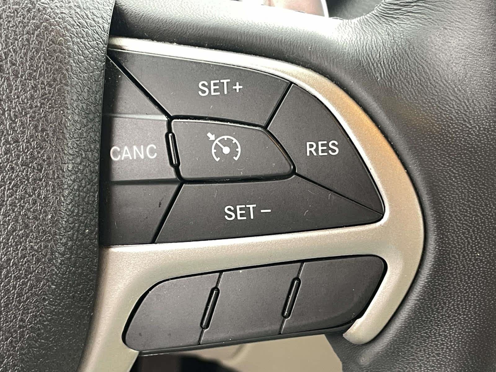 Used 2014 Cashmere Pearlcoat Jeep Laredo image 35