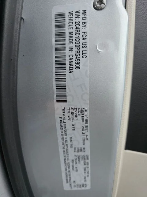 Used 2023 Silver Mist Clearcoat Chrysler LX image 27