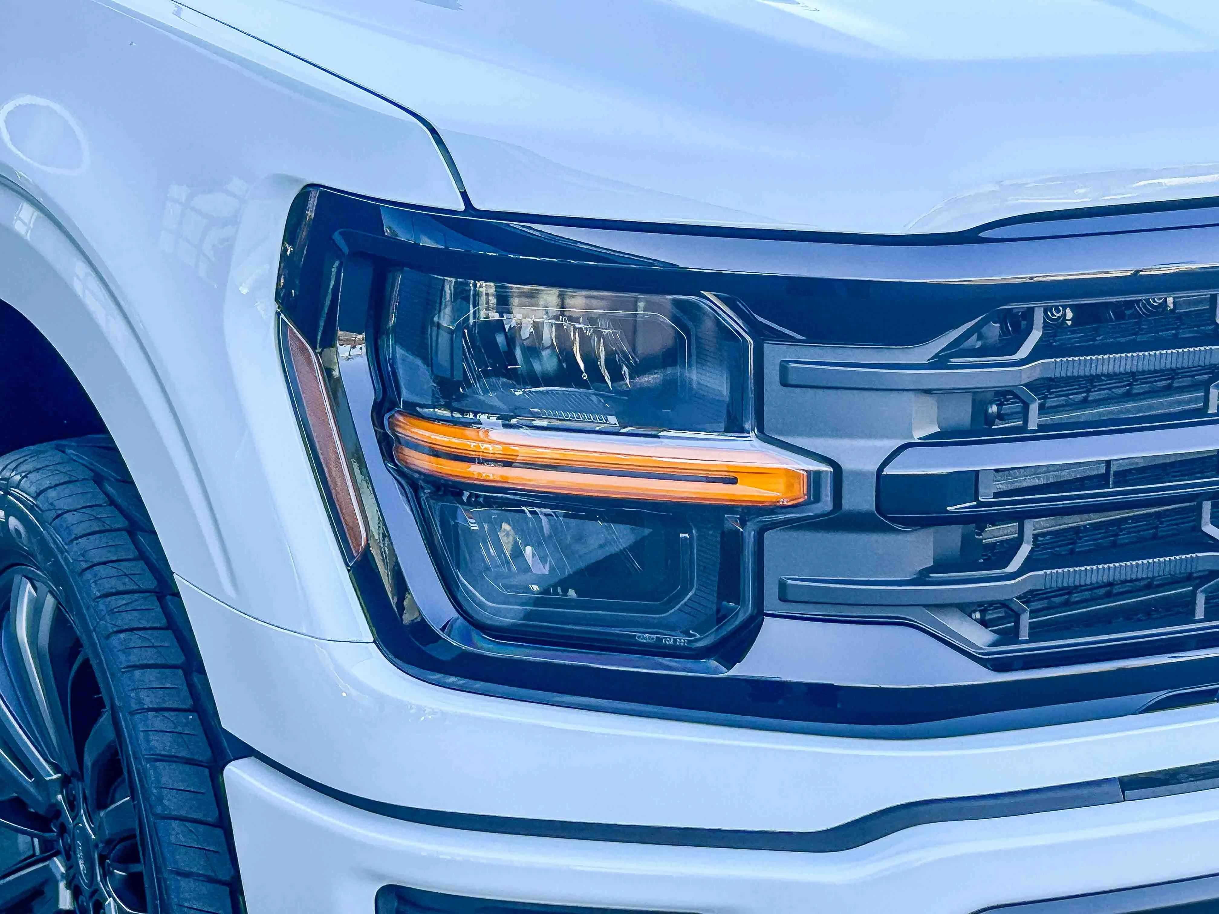 New 2026 Oxford White Ford XLT image 4