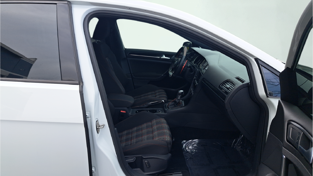 Used 2017  Volkswagen Sport image 24