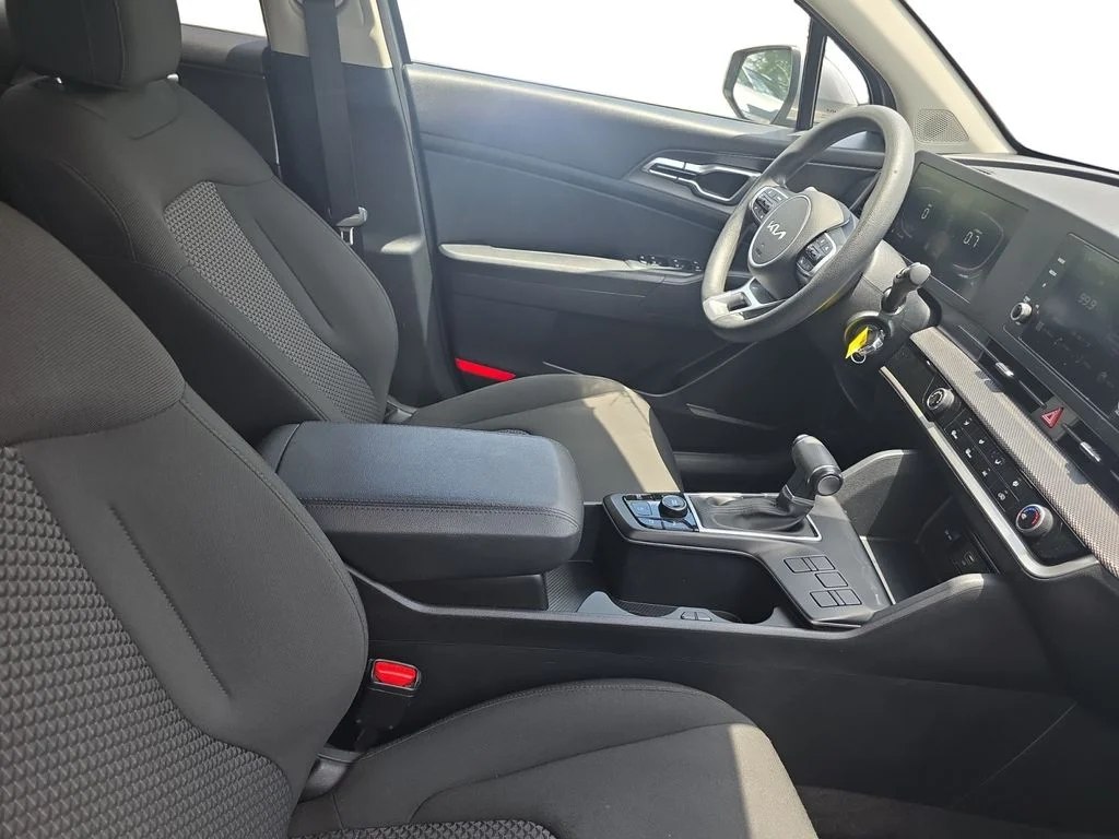 2025 Kia Sportage LX - Photo 24