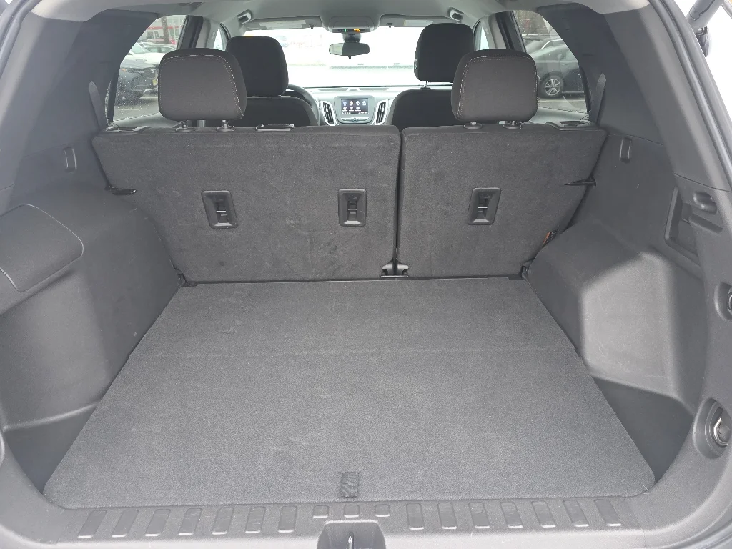 Used 2024 Summit White Chevrolet LT image 4