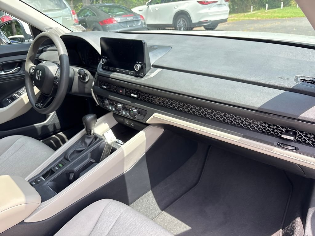 Used 2023  Honda EX image 29