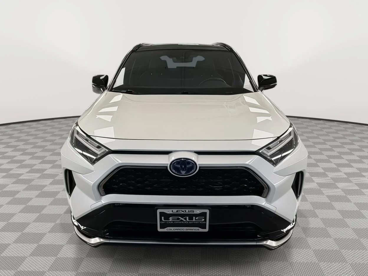 Used 2022 Blizzard Pearl w/Midnight Black Metallic Roof Toyota XSE image 5