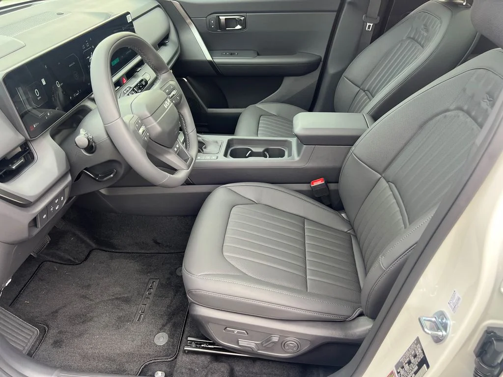 New 2027 White Kia X-Line SX image 9