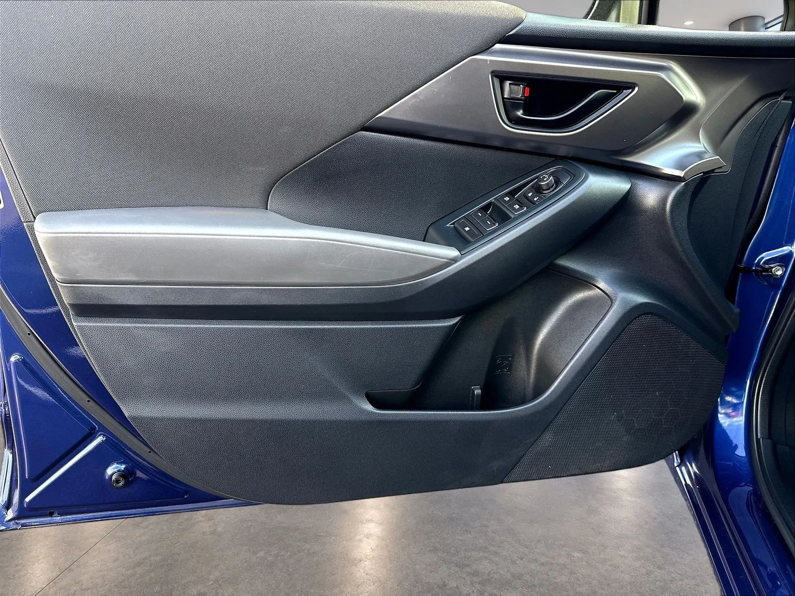 Used 2024 Sapphire Blue Pearl Subaru Base image 20
