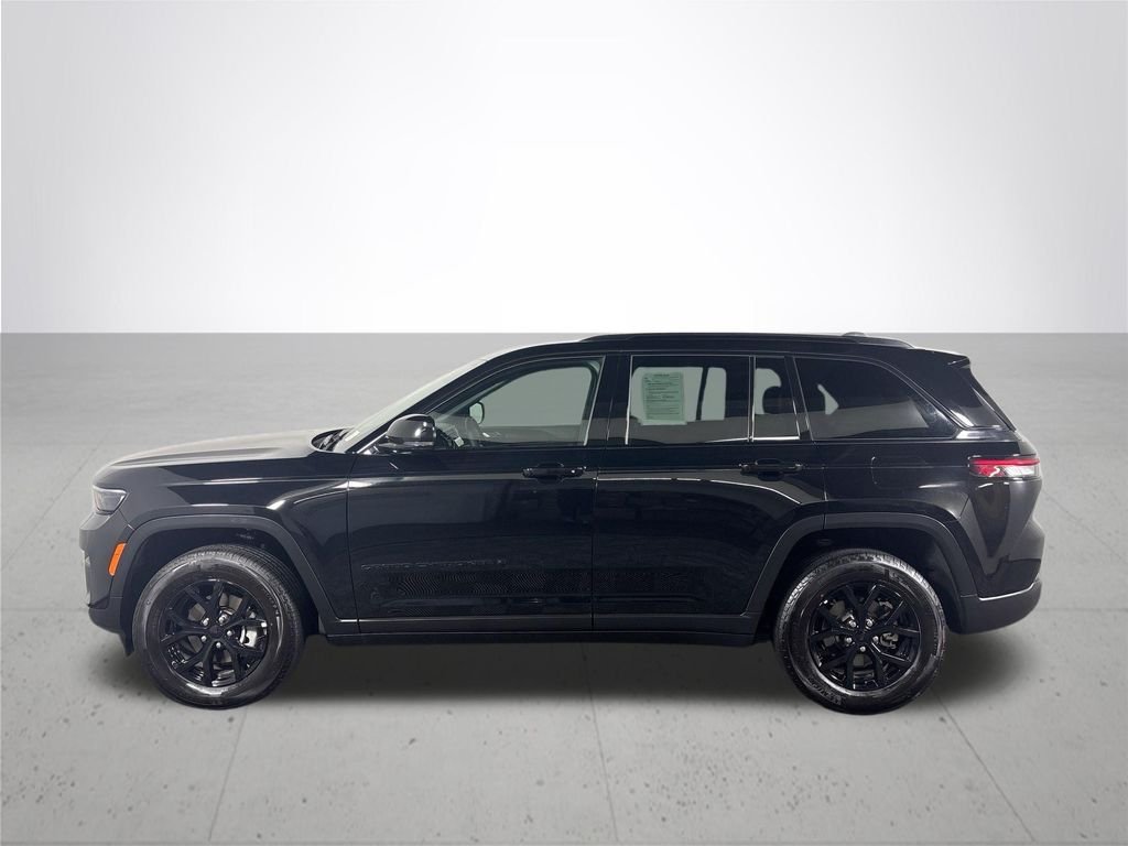 Certified Used 2025 Black Jeep Altitude X image 10