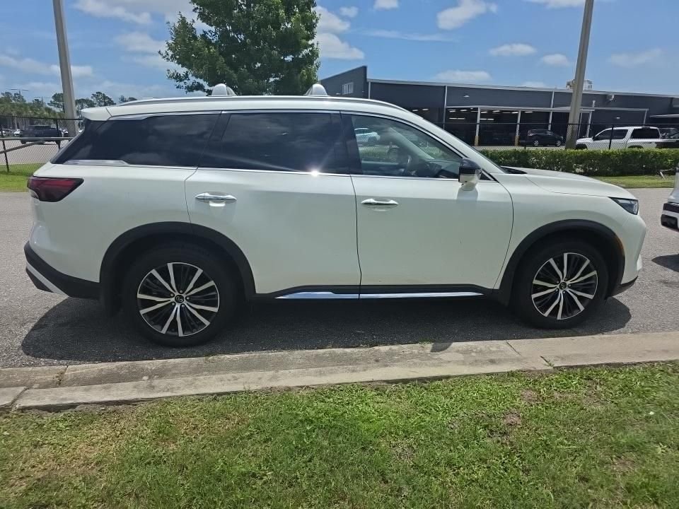 Certified Used 2023 White INFINITI Sensory image 3