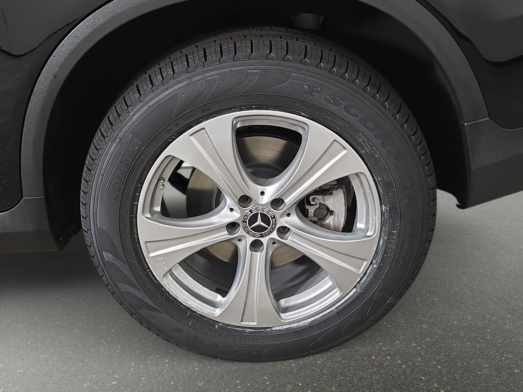 Used 2018 Black Mercedes-Benz GLC 300 image 38