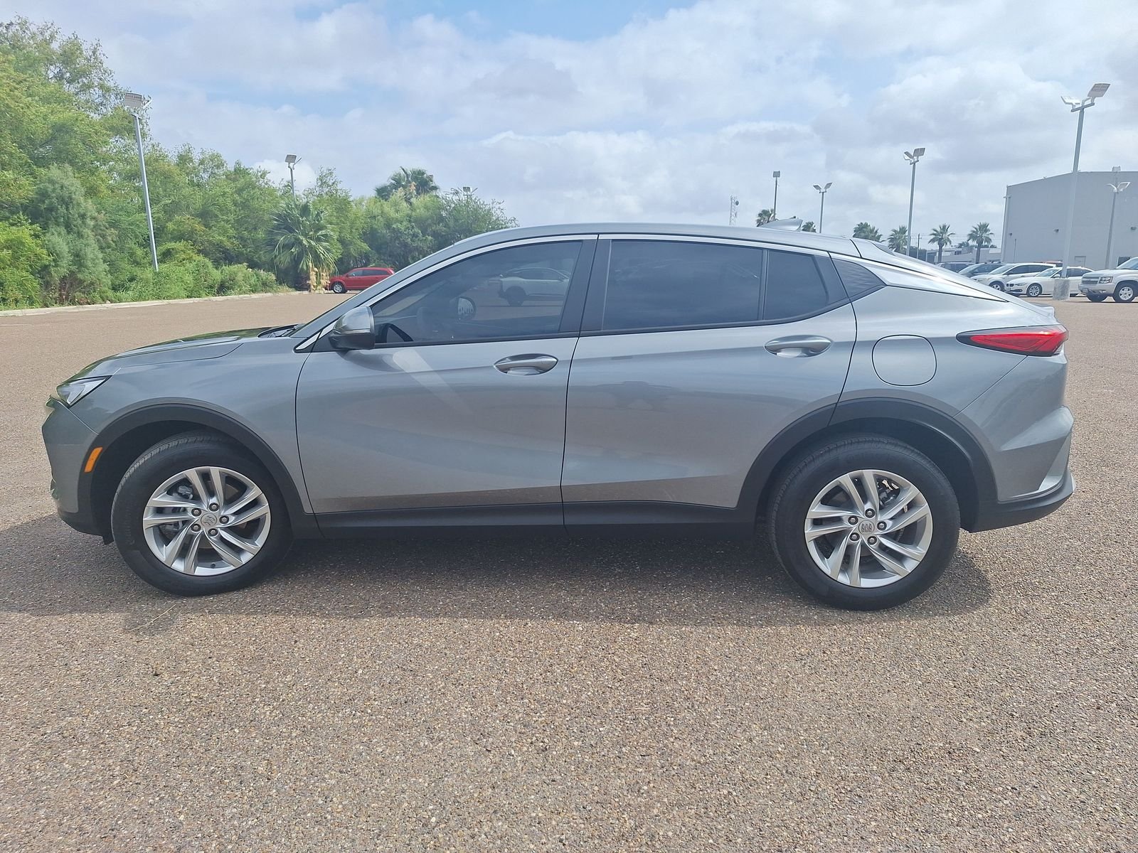 Used 2025 Gray Buick Preferred image 4