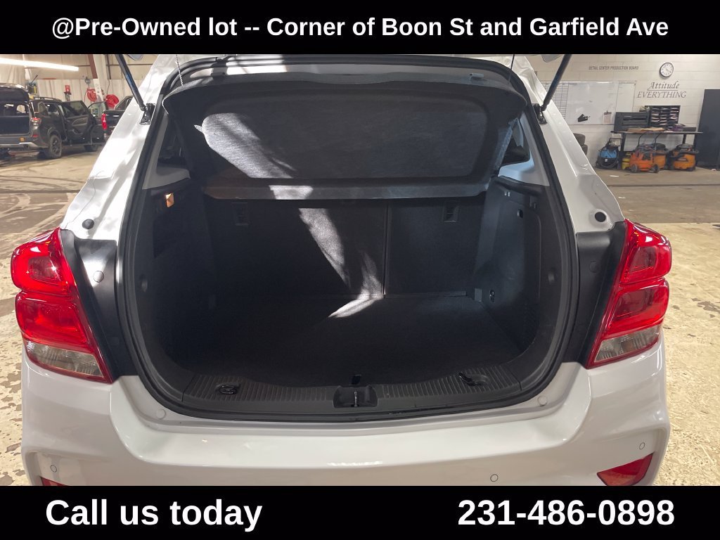 Used 2022 Summit White Chevrolet LT image 10