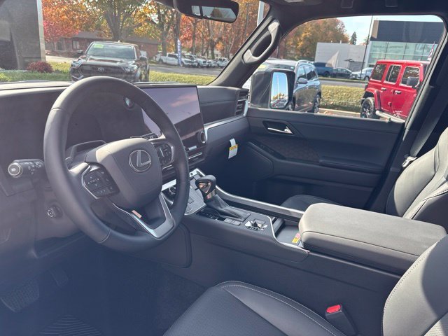 New 2026 Nori Green Pearl Lexus  550 PREMIUM+ image 11