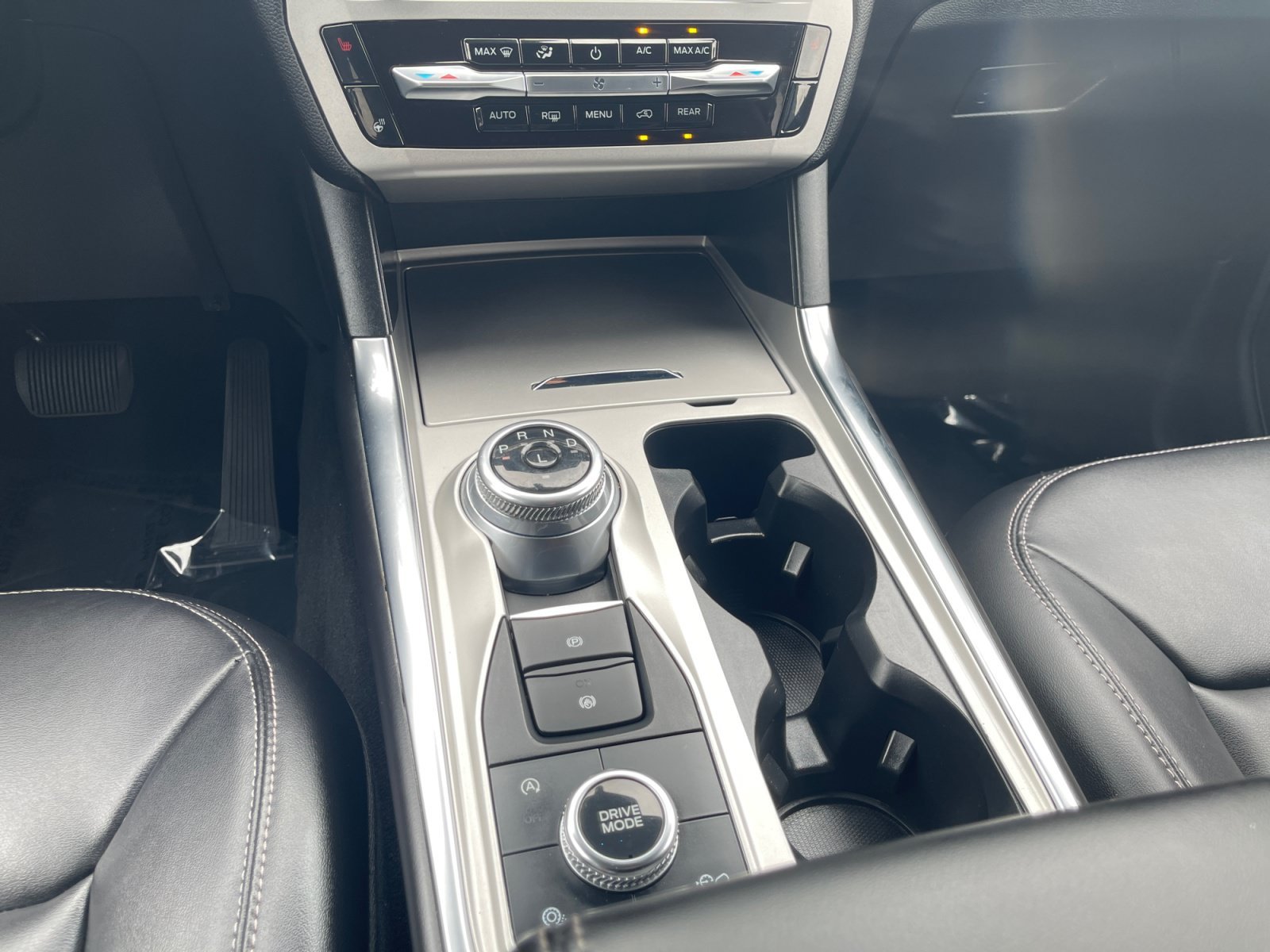 2022 Ford Explorer XLT - Photo 11