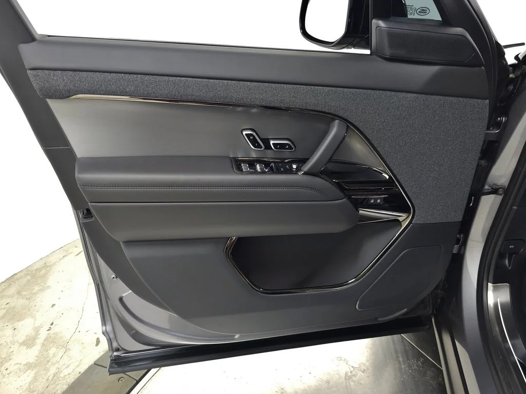 Certified Used 2025 Gray Land Rover Dynamic SE image 15