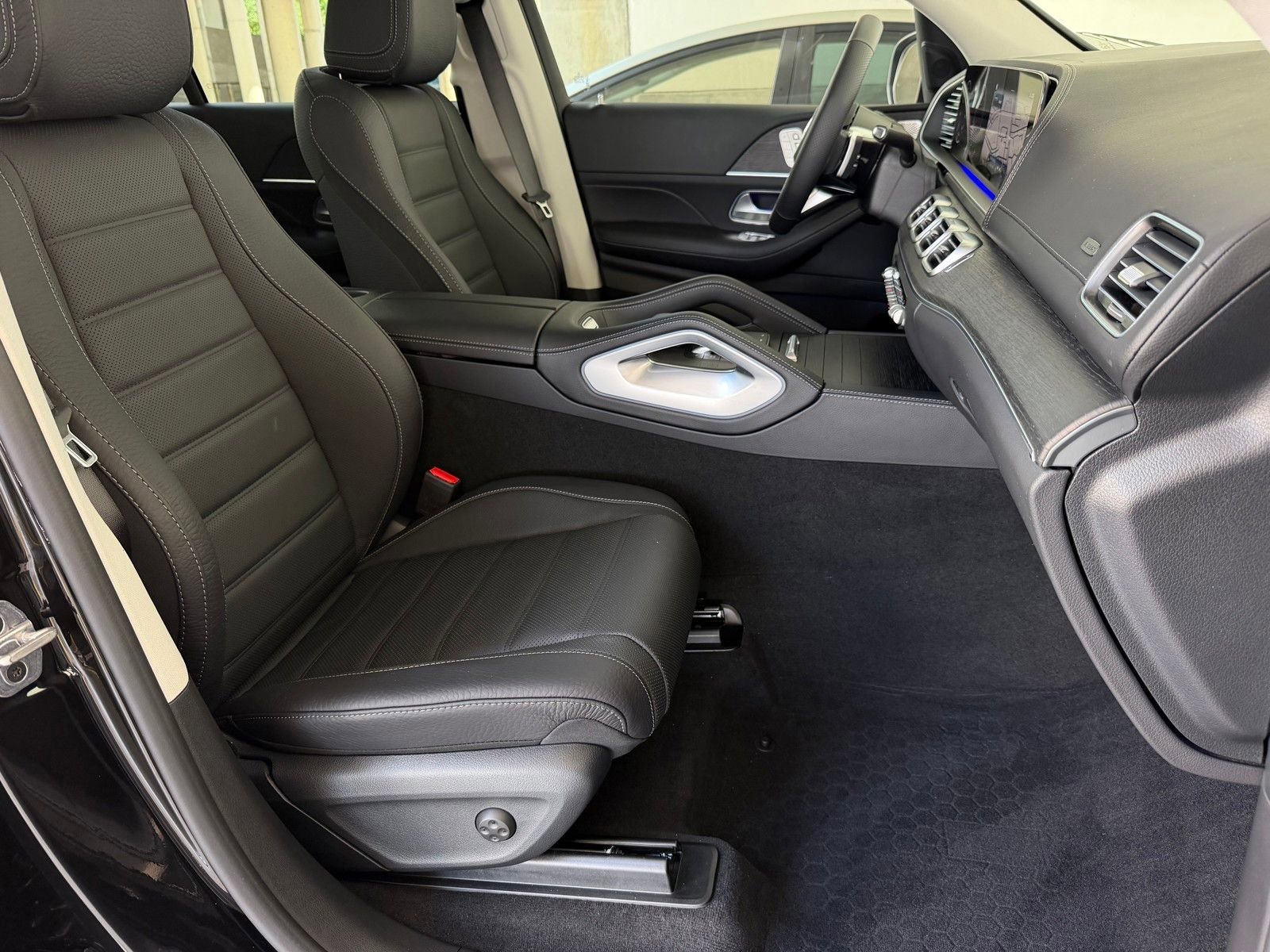 New 2026 Obsidian Black Metallic Mercedes-Benz GLS 450 image 41
