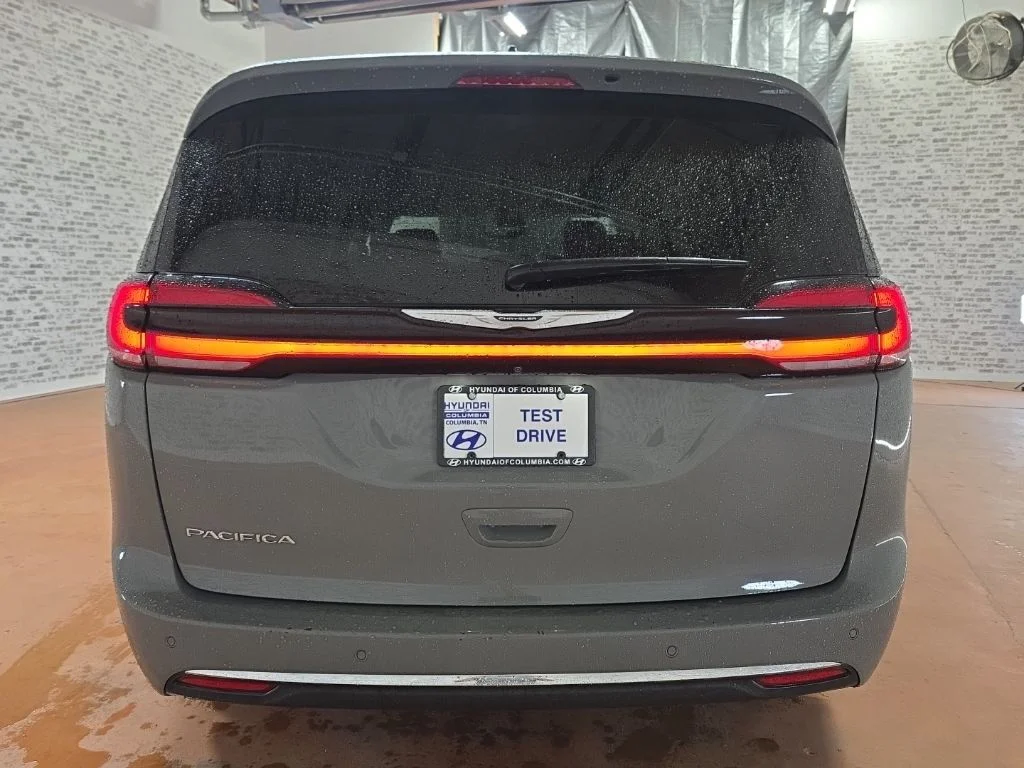 Used 2023 Ceramic Gray Clearcoat Chrysler Touring L image 5