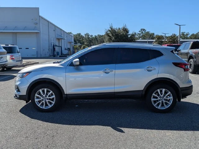 Used 2021 Brilliant Silver Metallic Nissan SV image 6