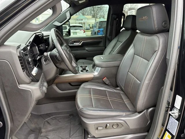 Used 2024 Black Chevrolet High Country image 13
