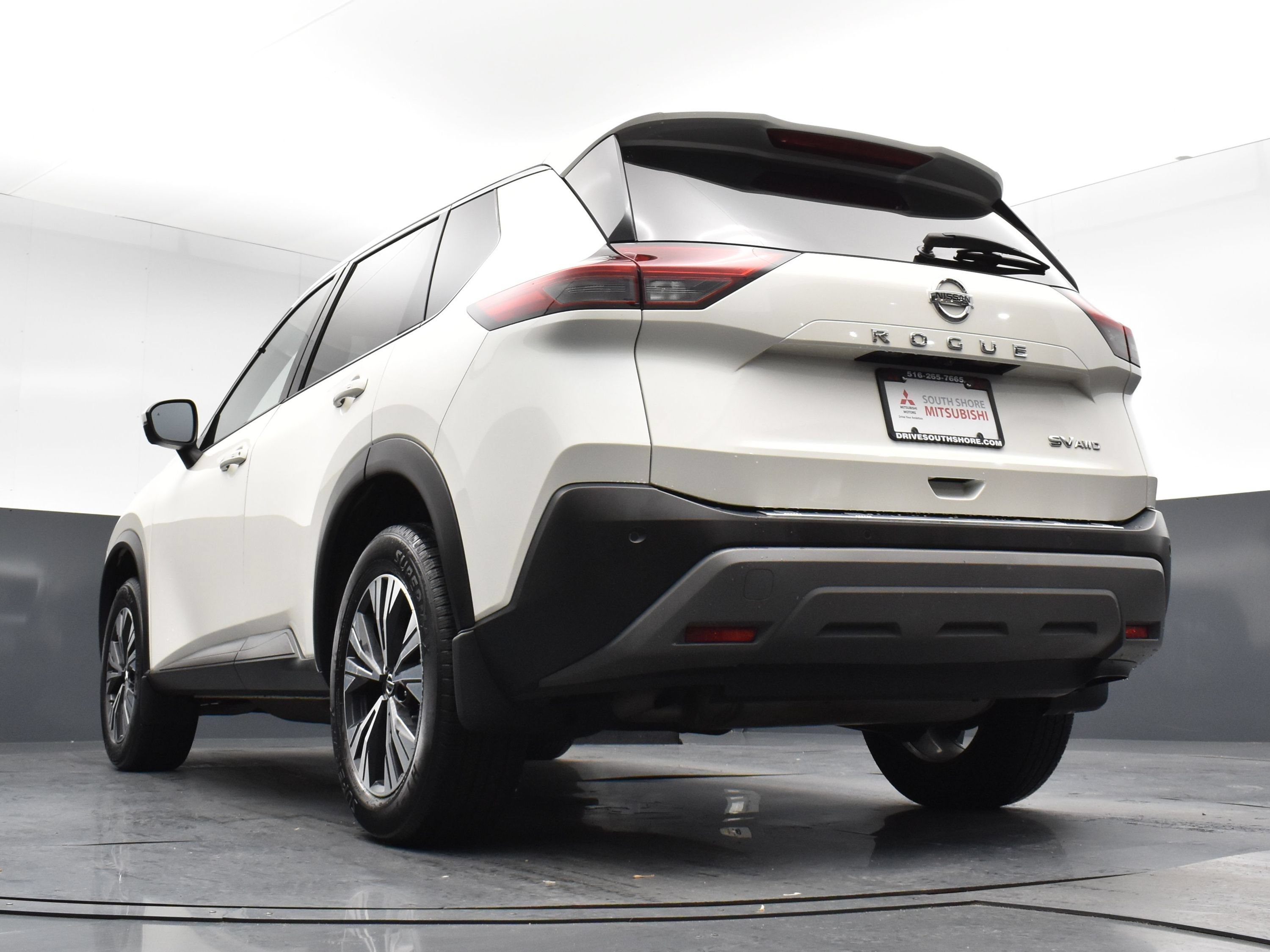 Used 2021 Pearl White Tricoat Nissan SV image 19