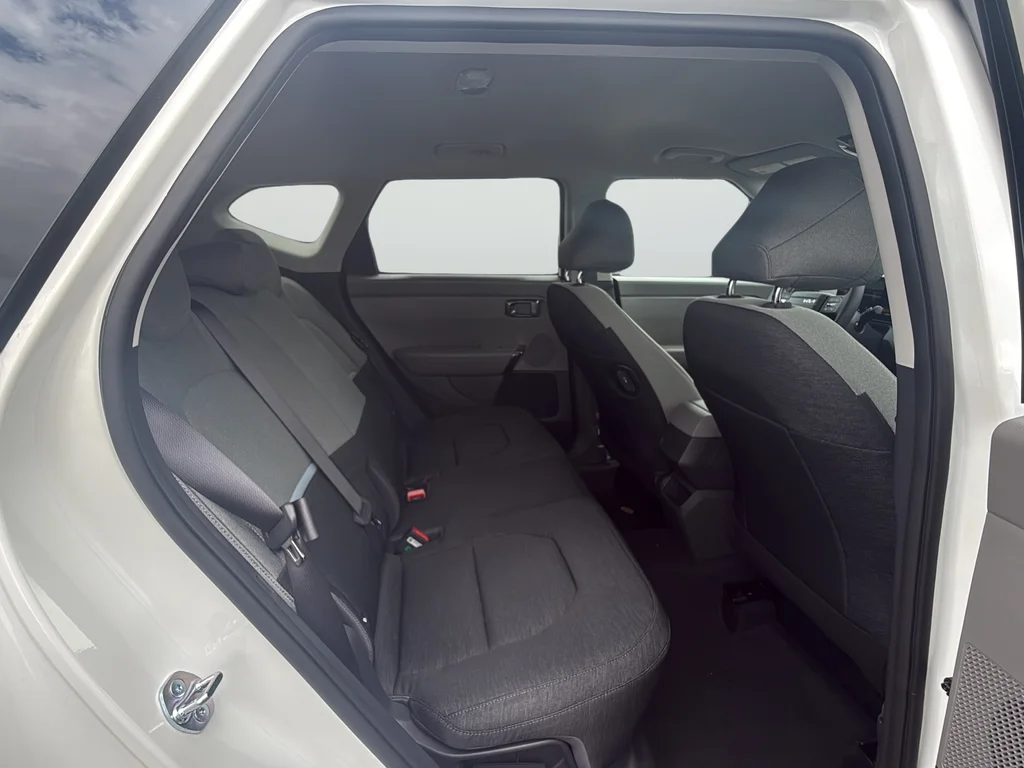 New 2027 Snow White Pearl Kia LX image 27