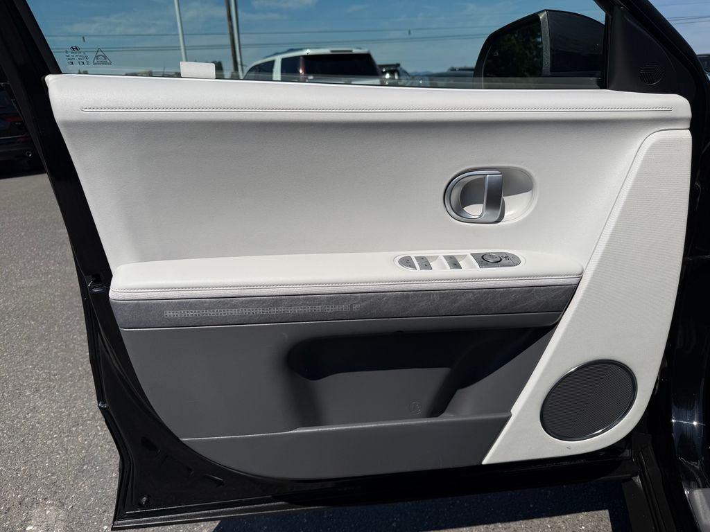 Used 2023 Black Hyundai SEL image 17