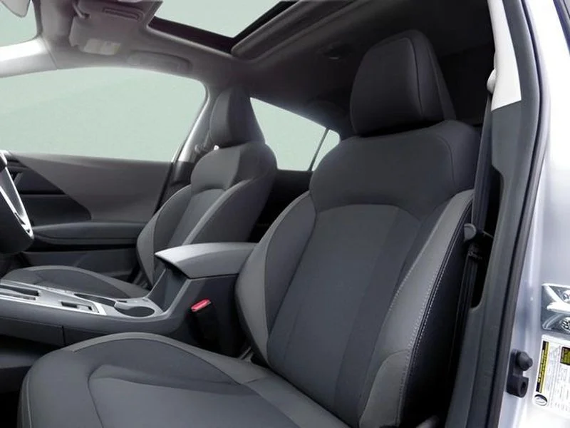 Used 2025 Ice Silver Metallic Subaru Premium image 16