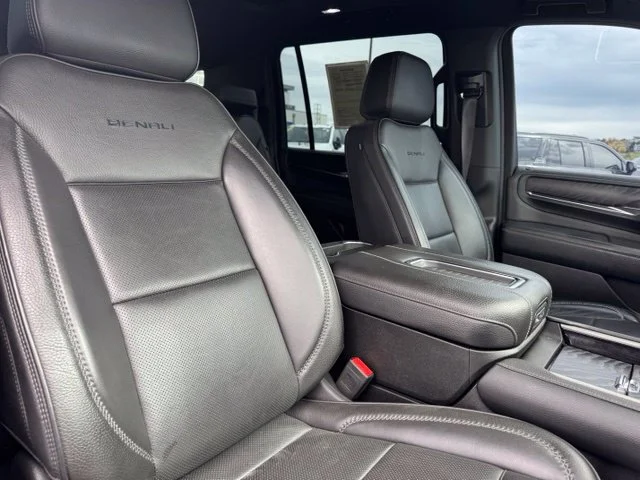 Used 2024 Onyx Black GMC Denali image 32