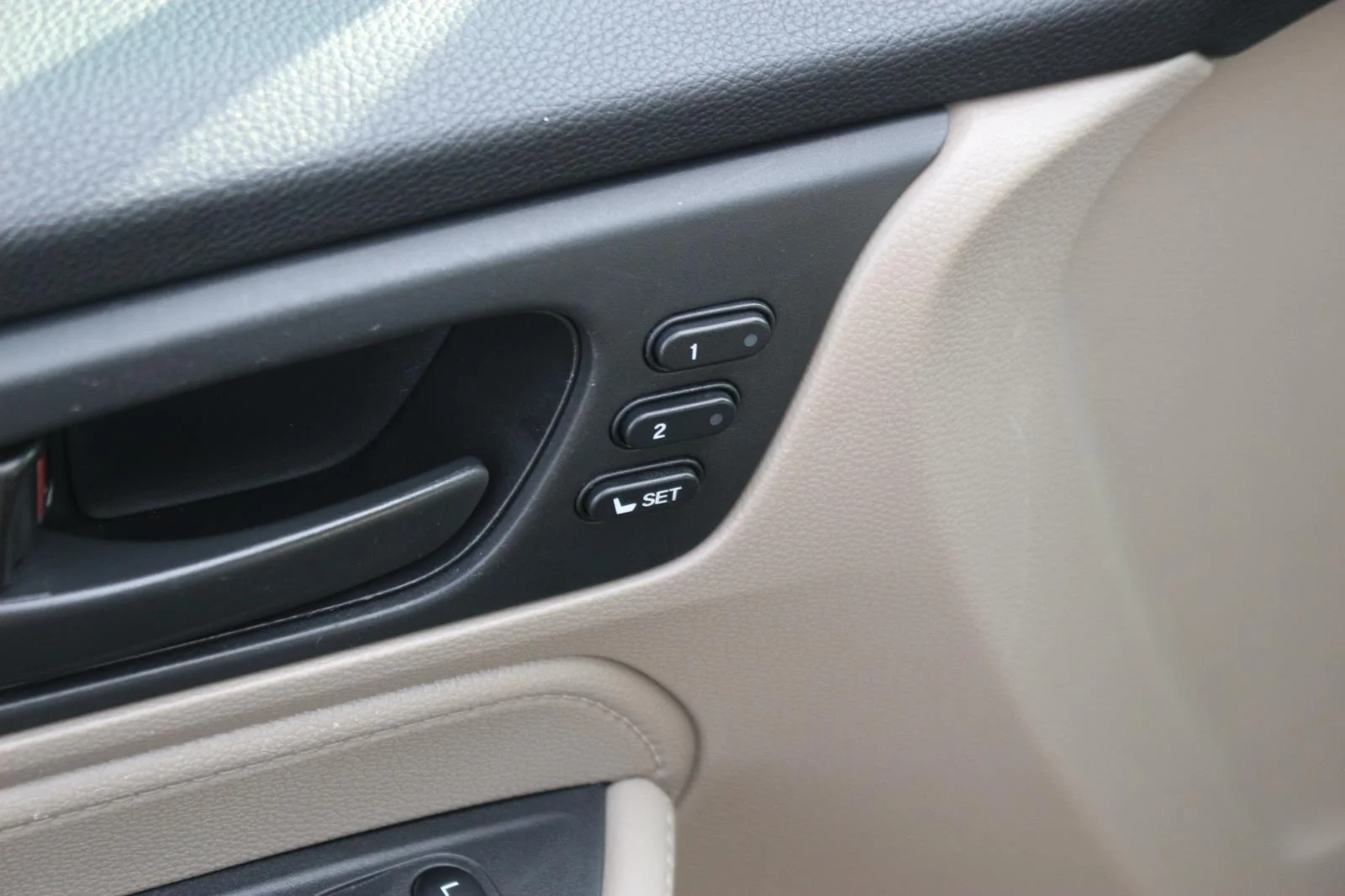 Used 2020 Burg Honda EX-L image 12