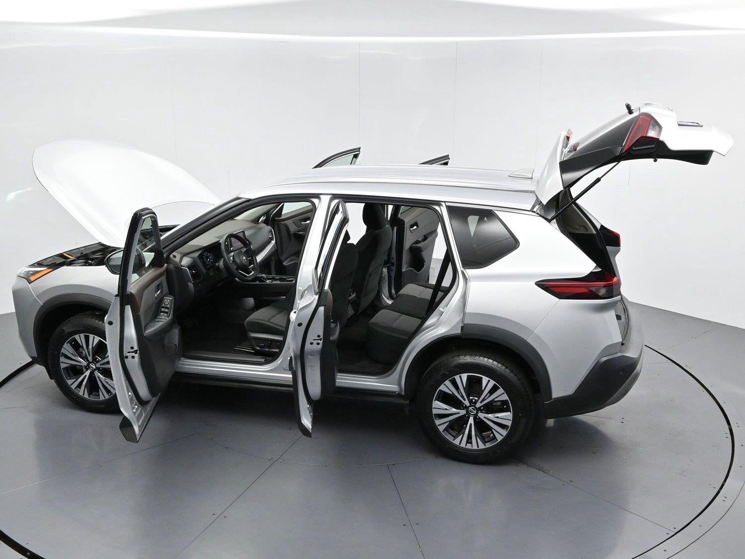 Used 2021 Brilliant Silver Metallic Nissan SV image 39