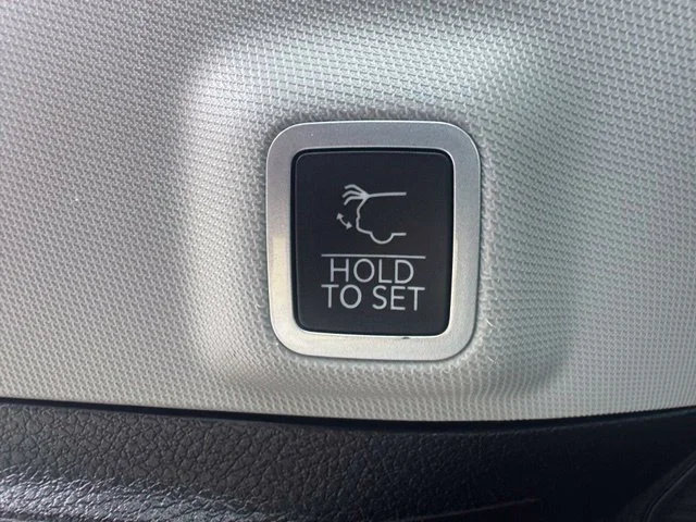 Used 2023 Red Jeep Laredo image 8