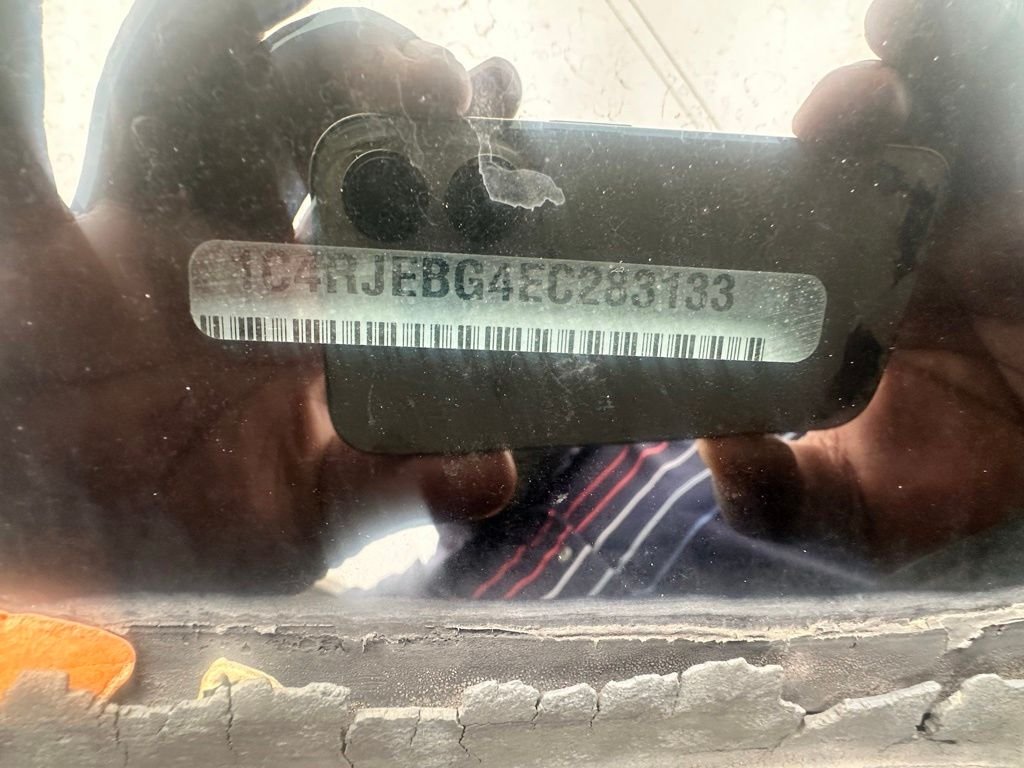 Used 2014  Jeep Limited image 8