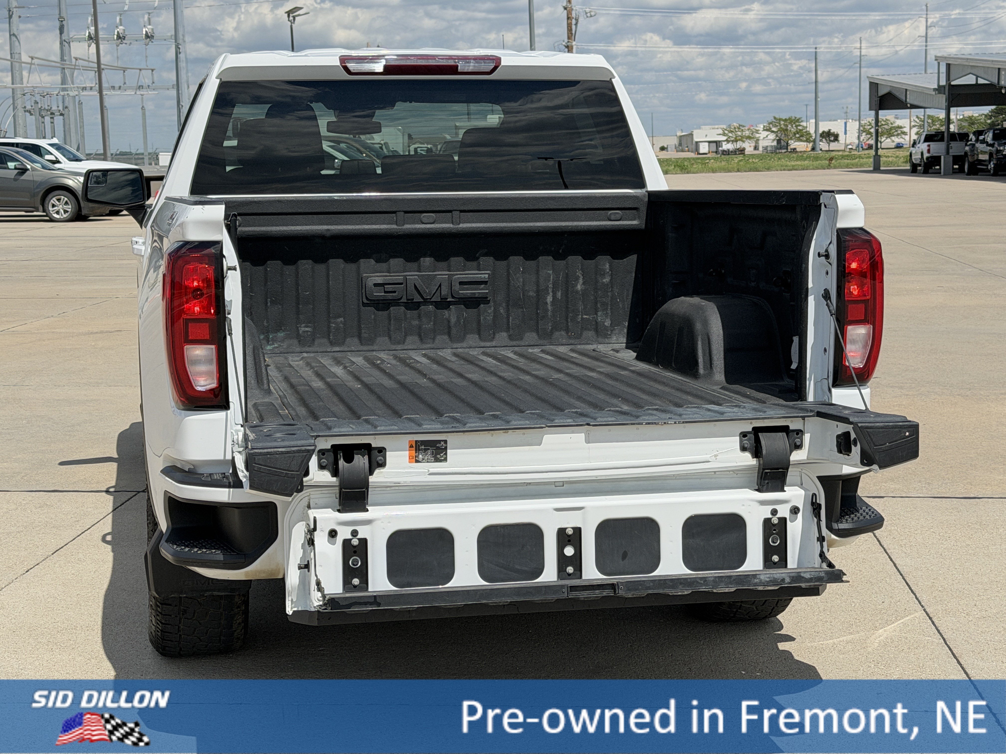 Used 2022 Summit White GMC Elevation image 5