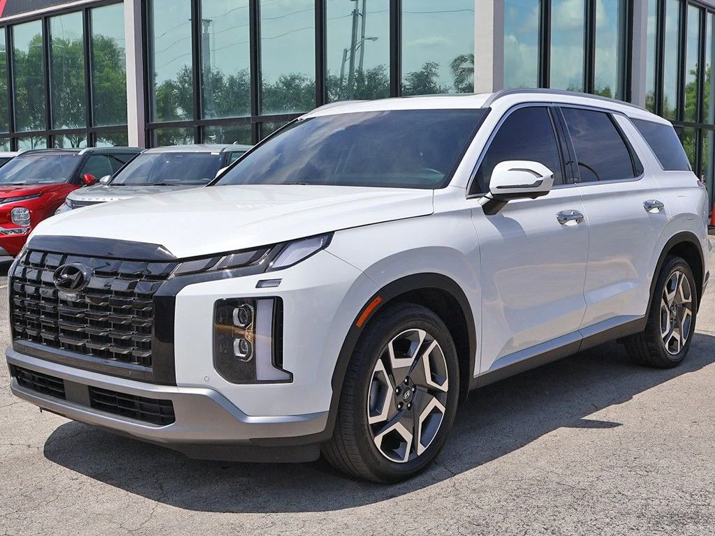 Used 2024 White Hyundai SEL image 9