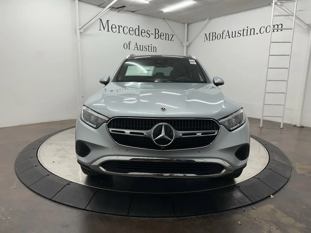 Used 2026 Silver Mercedes-Benz GLC 300 image 2