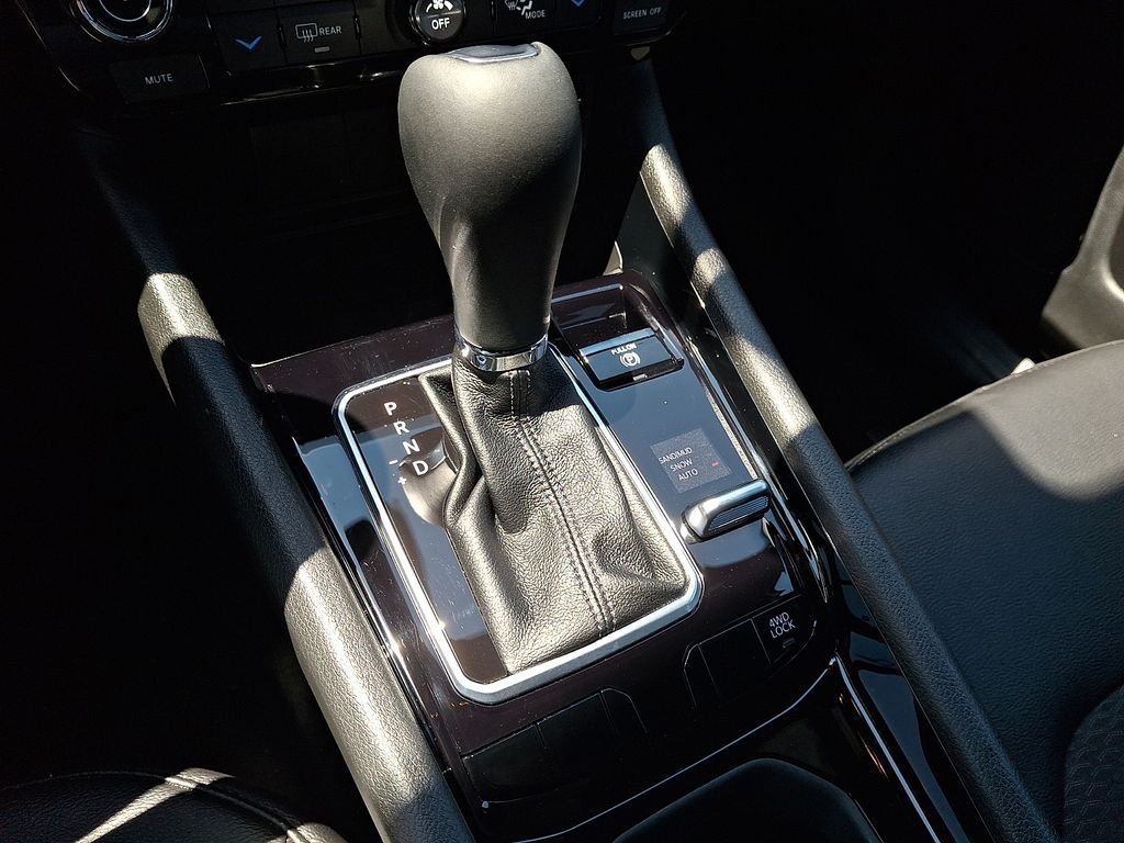 Used 2026 White Jeep Latitude image 14
