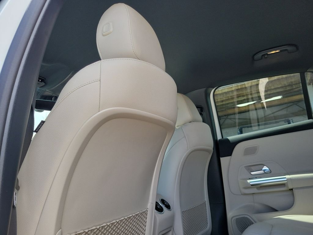 New 2026 Polar White Mercedes-Benz GLA 250 image 12