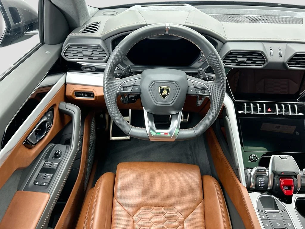 Used 2021  Lamborghini  image 10
