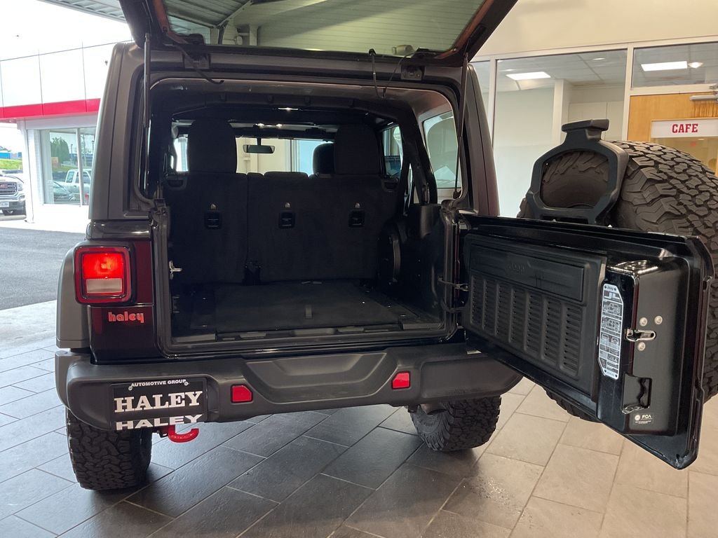 Used 2022 Black Jeep Unlimited Rubicon image 9