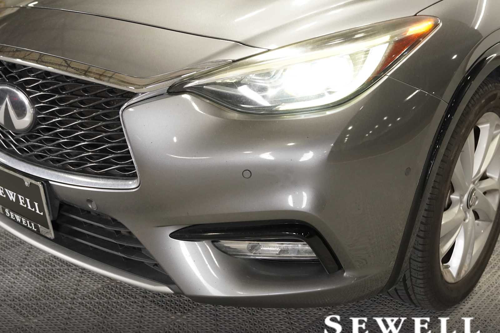 2018 INFINITI QX30 Essential