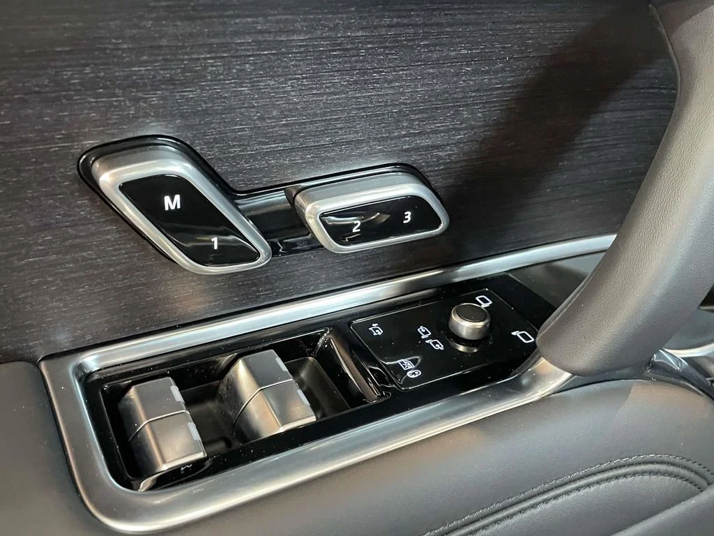 New 2026 Carpathian Grey Land Rover SE image 34