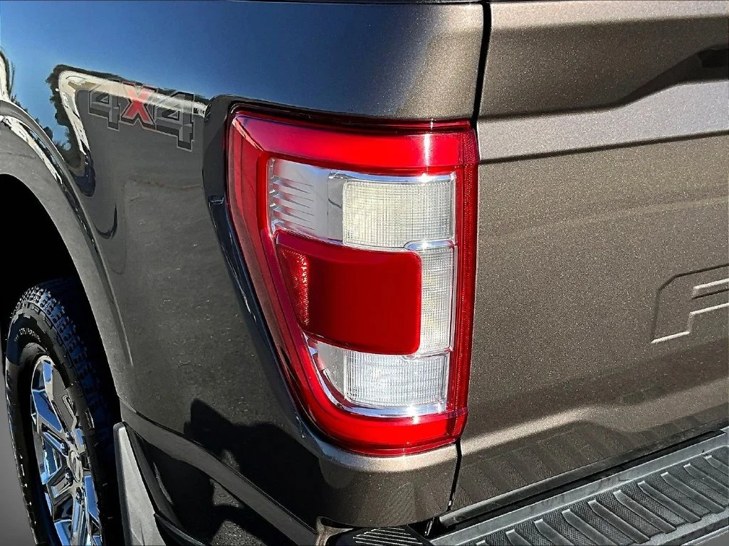 Used 2021 Gray Ford Lariat image 27