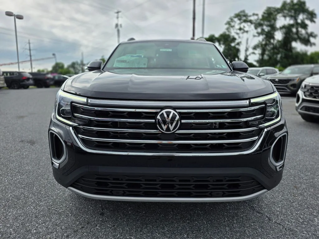 New 2026 Deep Black Pearl Volkswagen SE w/Technology image 4