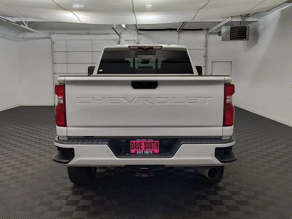 Used 2024 Iridescent Pearl Tricoat Chevrolet High Country image 10