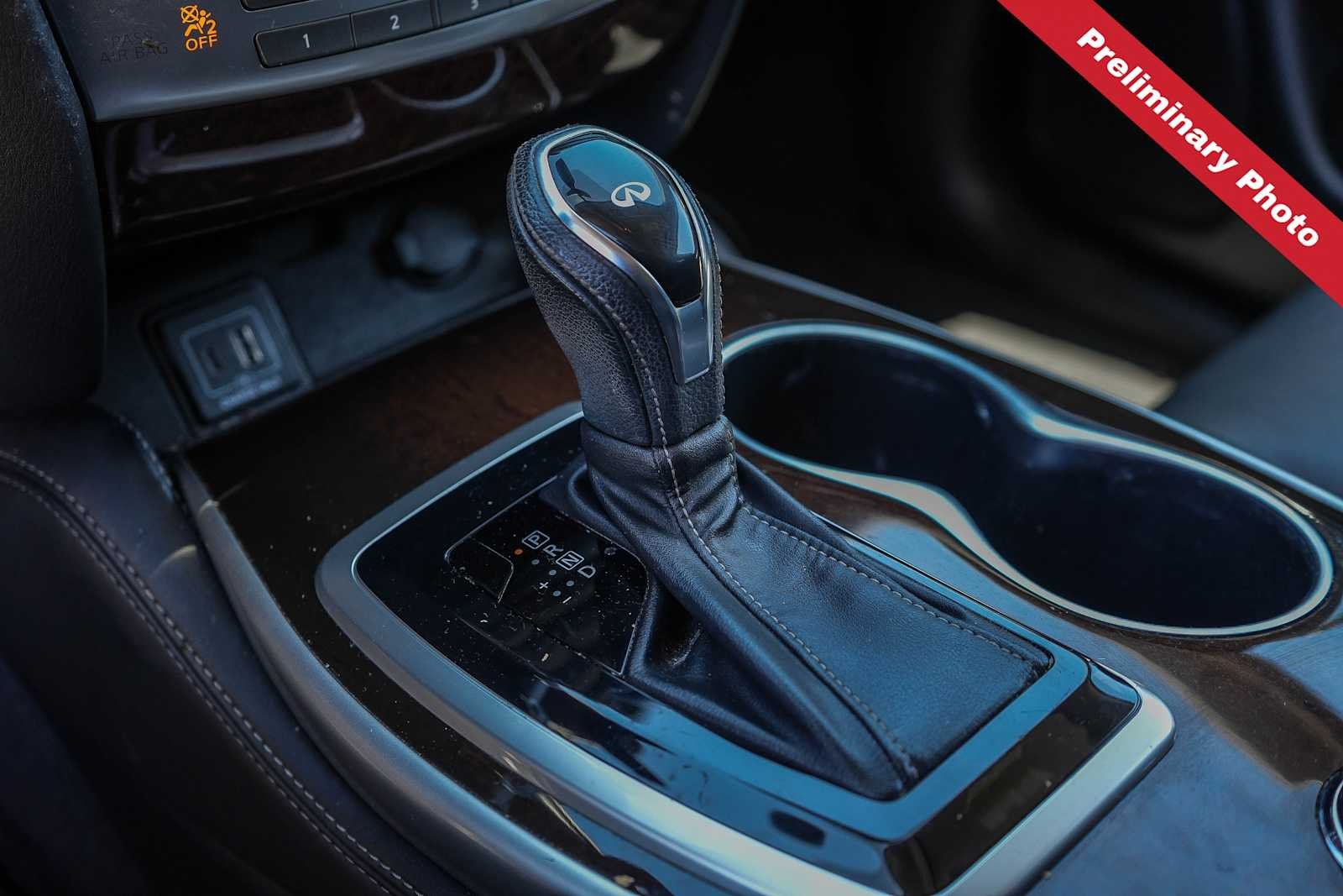 Used 2019 Majestic White INFINITI LUXE image 16