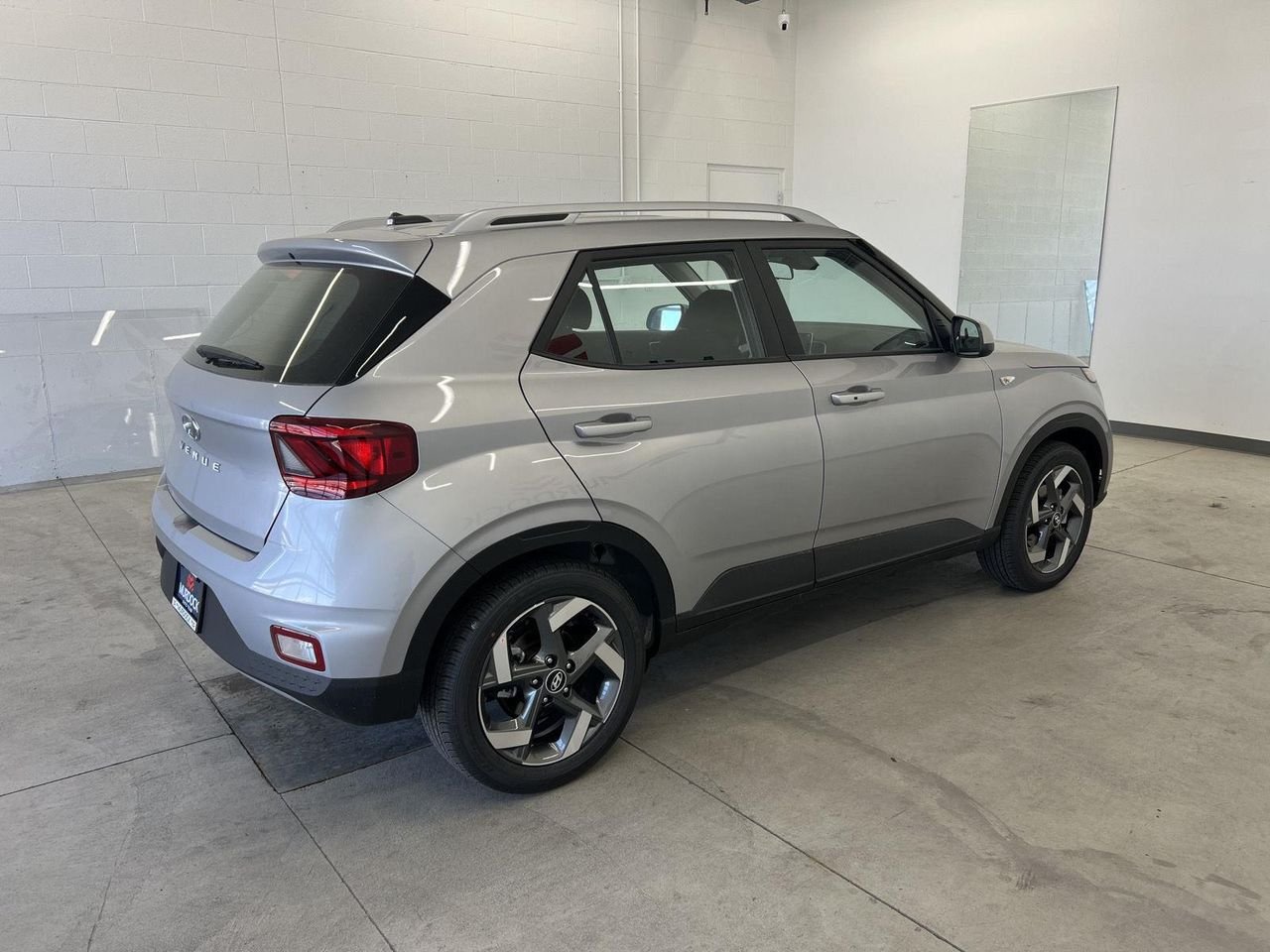 New 2026 Shimmering Silver Hyundai SEL image 4