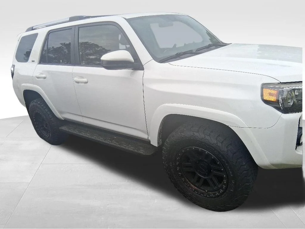 Used 2019 White Toyota SR5 image 4