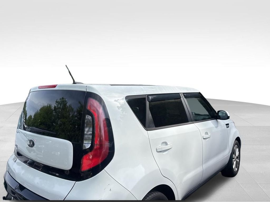 Used 2016 White Kia Plus image 11